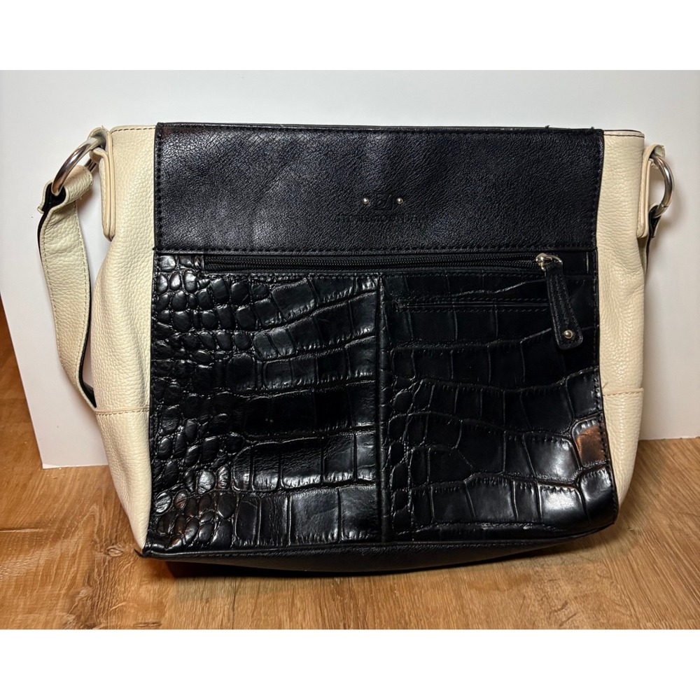 Stone Mountain Black Cream‎ Purse